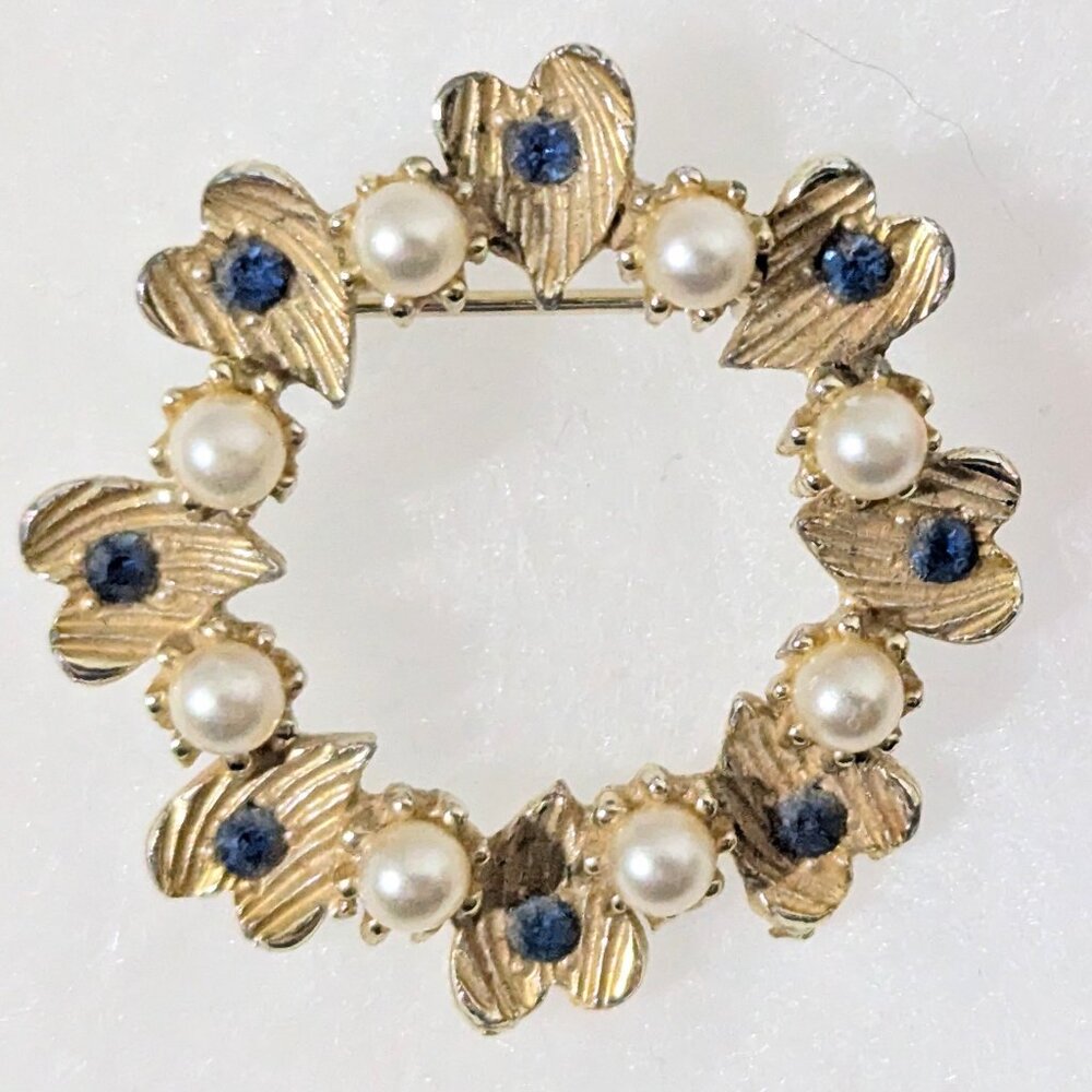 Vintage Pearl with Blue type crystals Gold Toned Wreath w/ Hearts Brooch/Pin!